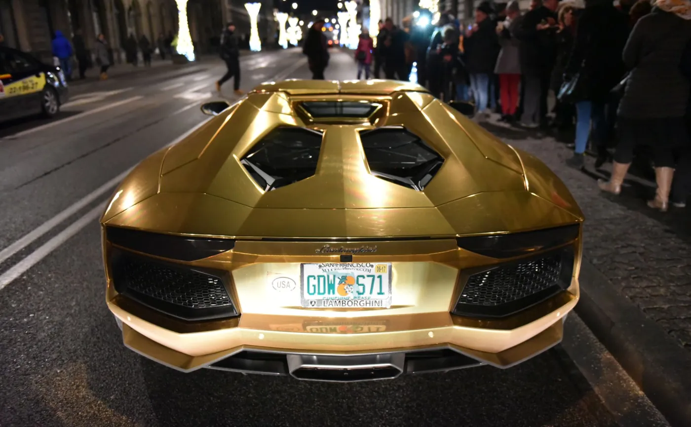 9751878-lamborghini-aventador.jpg