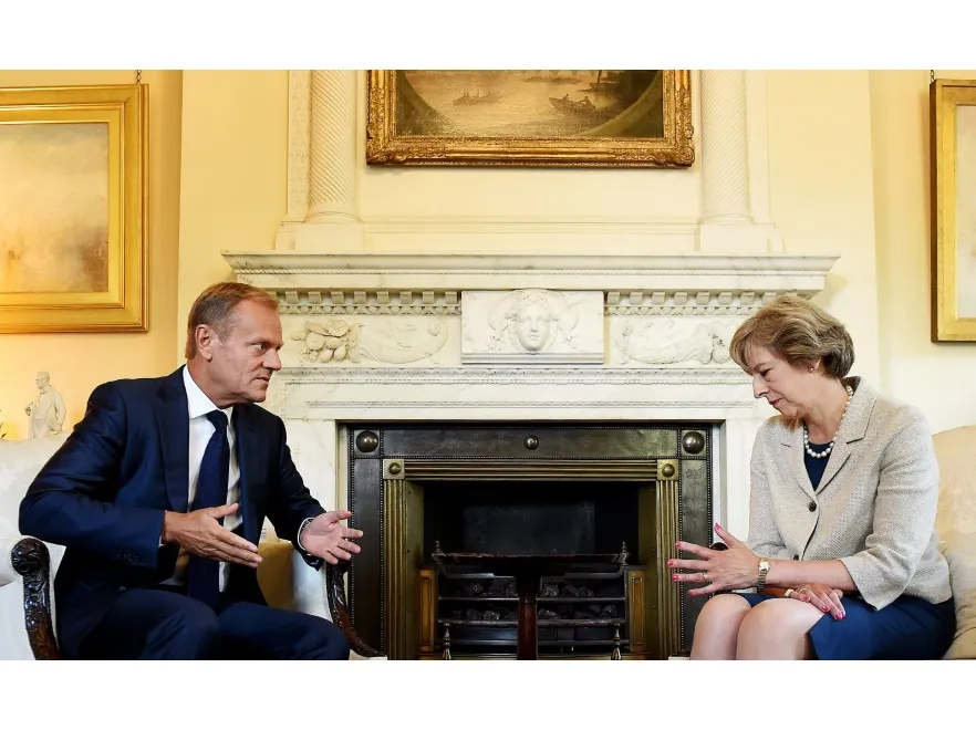 9431605-theresa-may-donald-tusk.jpg