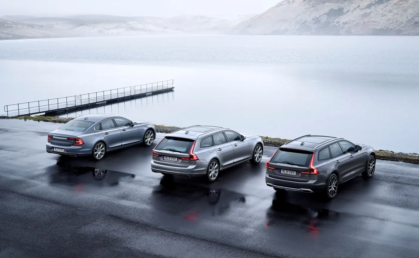 9449542-volvo-v90-cross-country.jpg