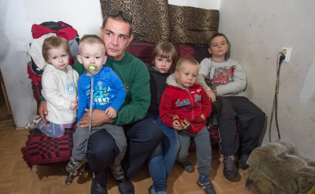 Resort Ziobry wstrzymuje odebranie szóstki dzieci samotnemu ojcu. "Mężczyźnie należy się pomoc"