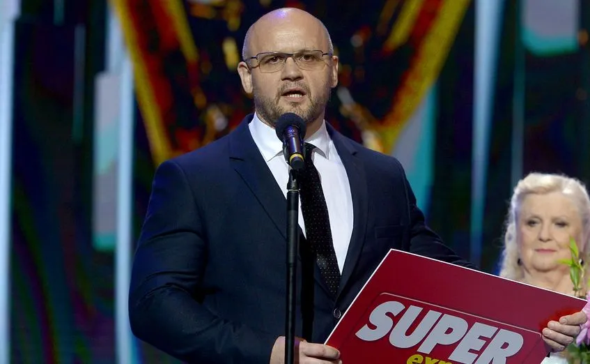 "Cała Polska liczy na Twitterze". Jak naczelny "Super Expressu" odrabiał z córką lekcje