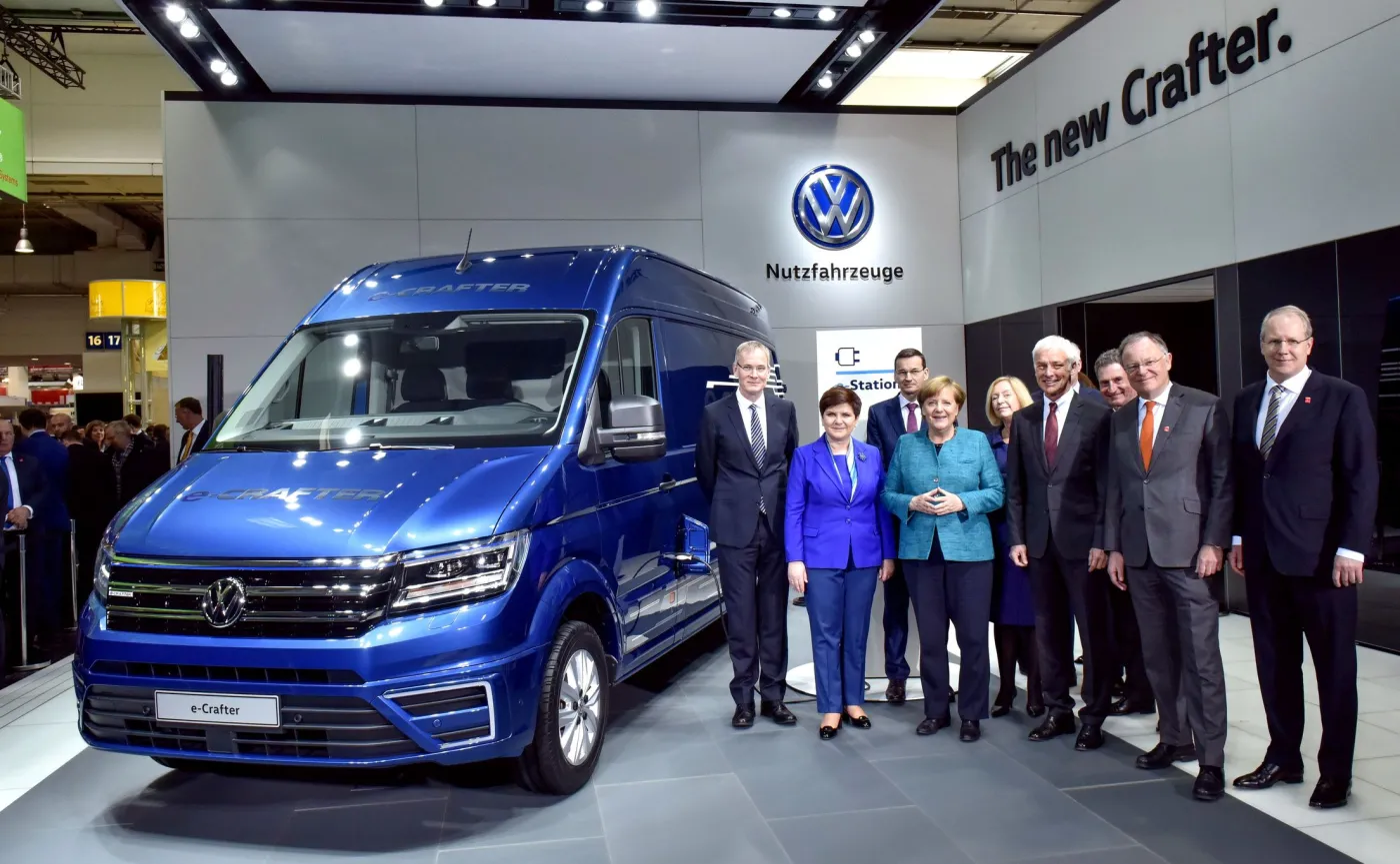 10103111-volkswagen-e-crafter.jpg