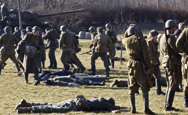 "Jeśli pokój i dobrobyt trwają długo, to ludzie zaczynają marzyć, by znów trochę innych powyrzynać"