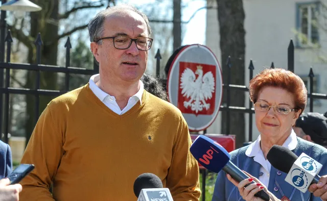 Czarzasty o "ściemie Grzegorza Schetyny". "Chodzą słuchy, że dogaduje się z Kaczyńskim"