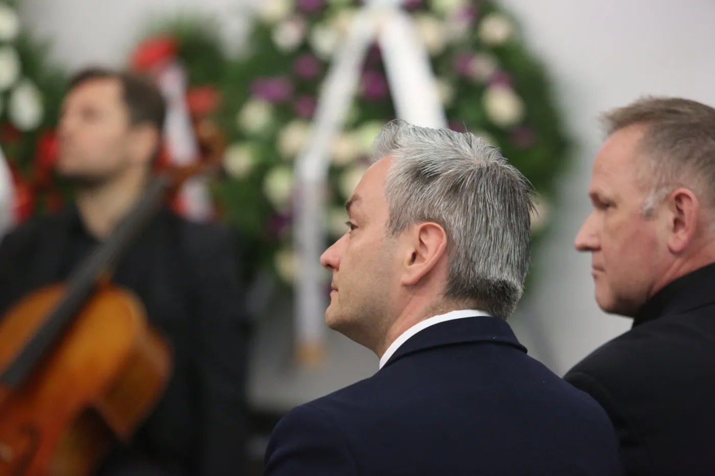 Ks. Boniecki, Agnieszka Holland, George Soros i Robert Biedroń. Rodzina i przyjaciele pożegnali prof. Wiktora Osiatyńskiego [ZDJĘCIA]