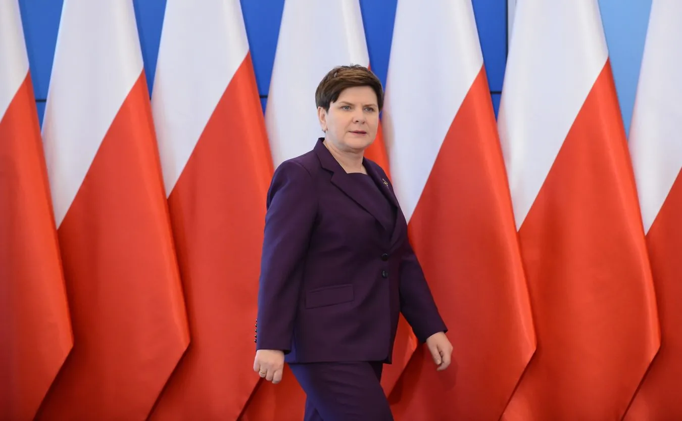 Premier Szydło: Rząd przyjął dwa ważne projekty ustaw o komornikach. To kolejne wypełnienie zobowiązań