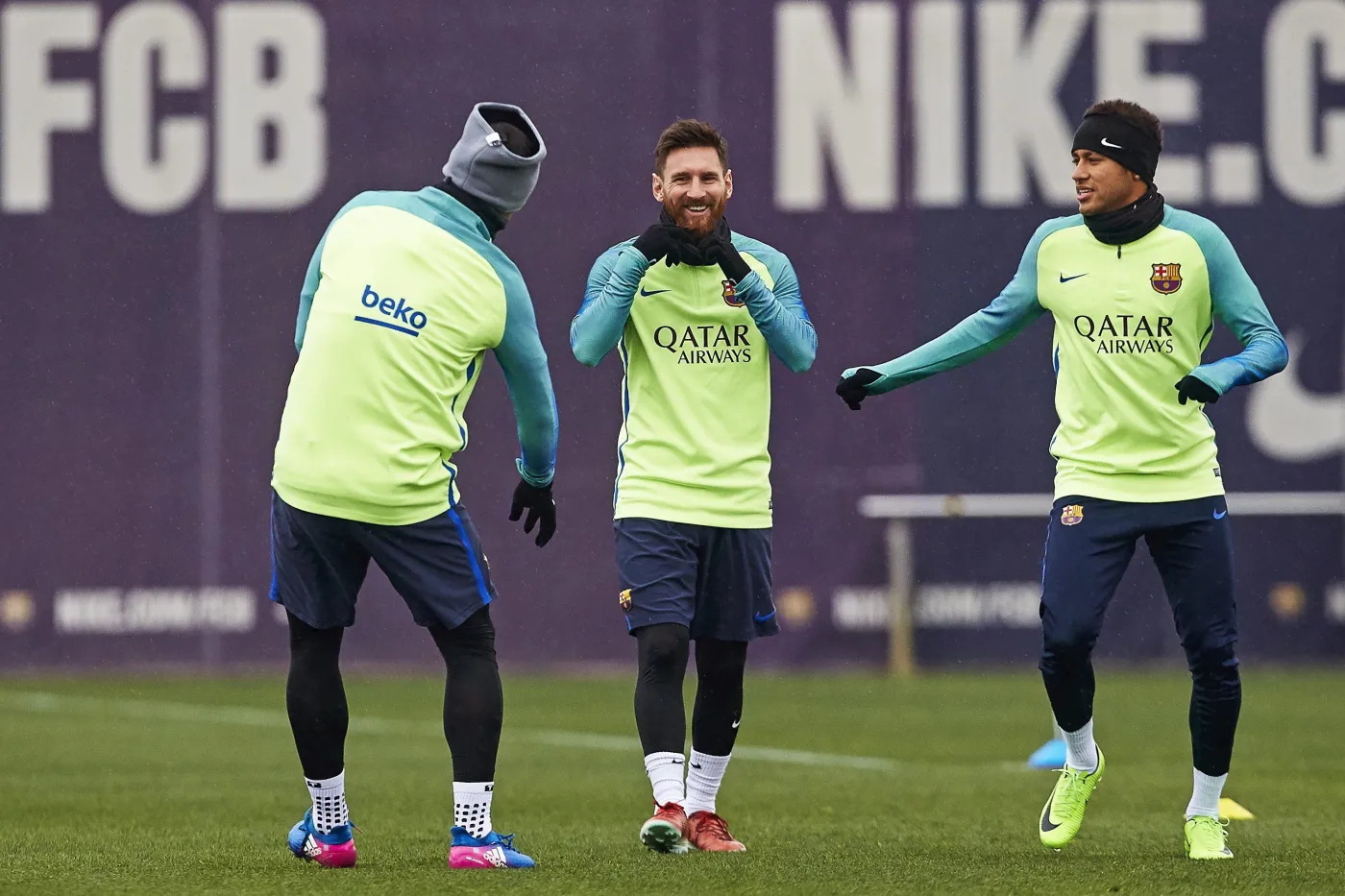 Lionel Messi (w środku)