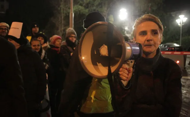 "Nieścisłości, kłamstwa i manipulacje". Scheuring-Wielgus złożyła skargę do KRRiT na materiał "Wiadomości" TVP