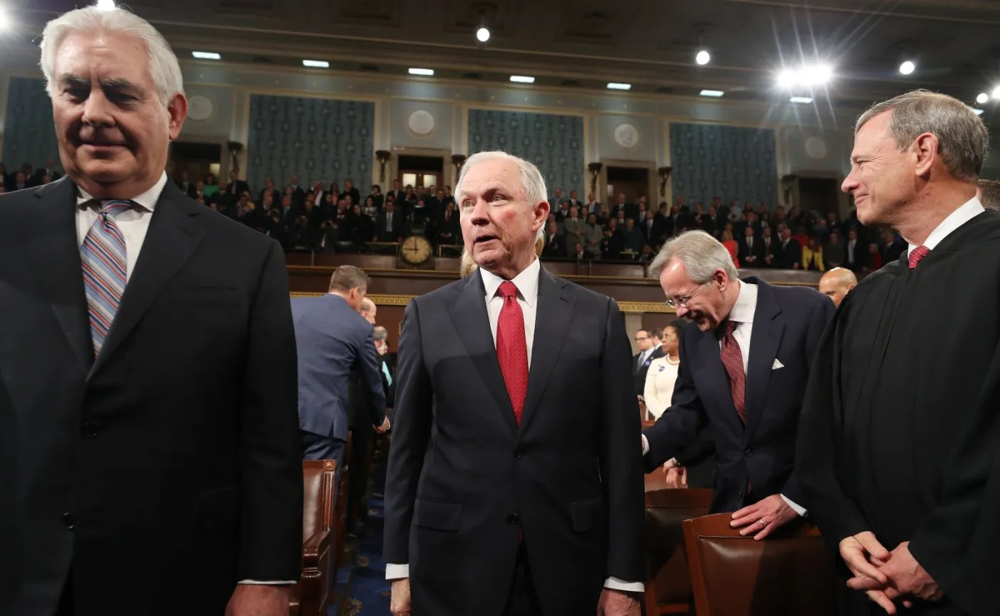 Jeff Sessions (w środku)