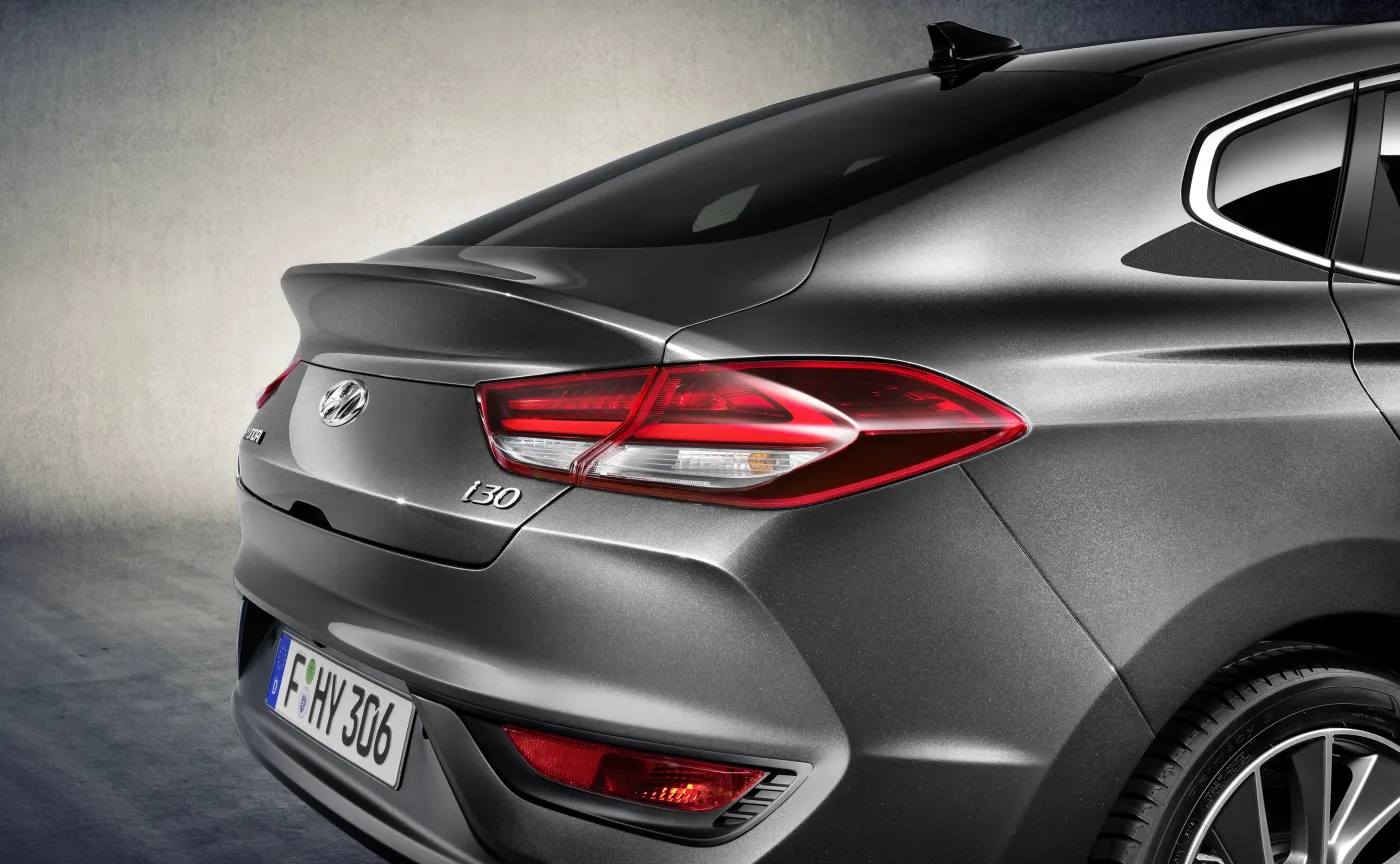 10306735-hyundai-i30-fastback.jpg