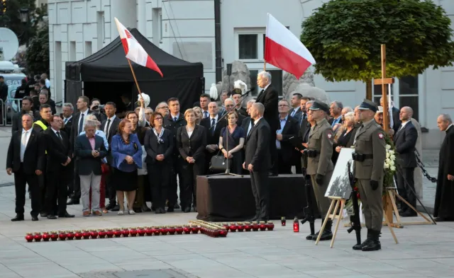 Związkowcy z "S" Stoczni Gdańsk przyjadą "ochraniać" miesięcznicę smoleńską. "Będziemy z Kaczyńskim"
