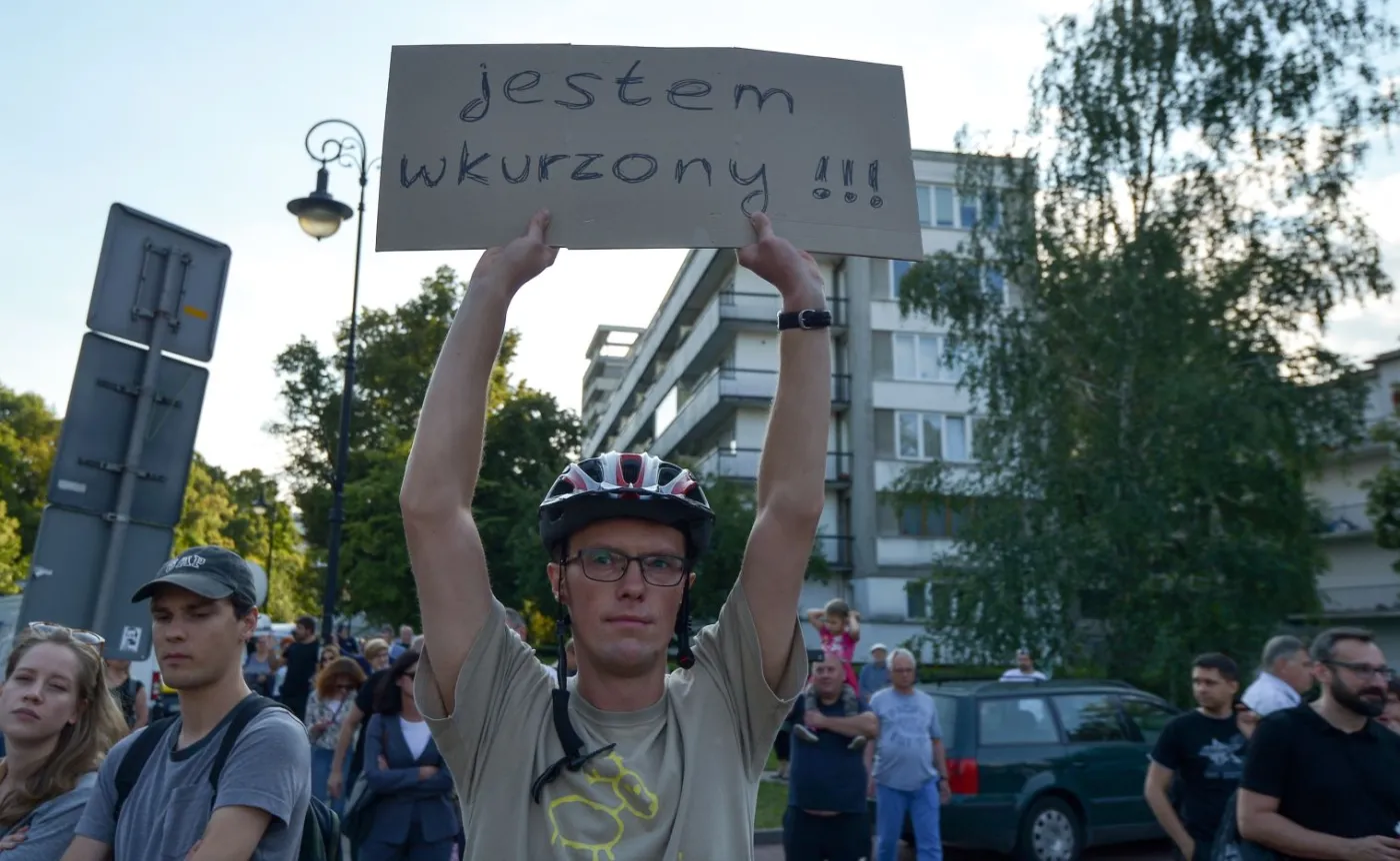 Borusewicz do protestujących przed Sejmem: Was nie są w stanie przegłosować [ZDJĘCIA]