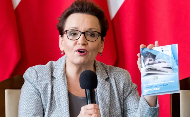 Minister Zalewska: Spodziewamy się dodatkowych 10 tys. etatów dla nauczycieli