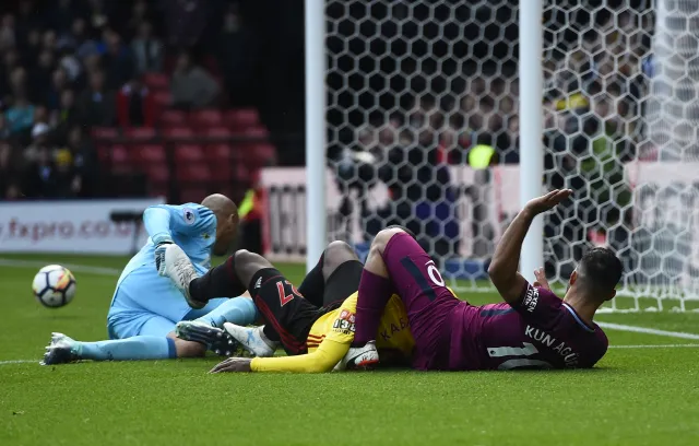 Liga angielska: 6 goli Man City, potknięcie Liverpoolu, remisy drużyn Polaków [WIDEO]