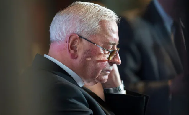 Bp Pieronek: Miesięcznice smoleńskie to czysta polityka