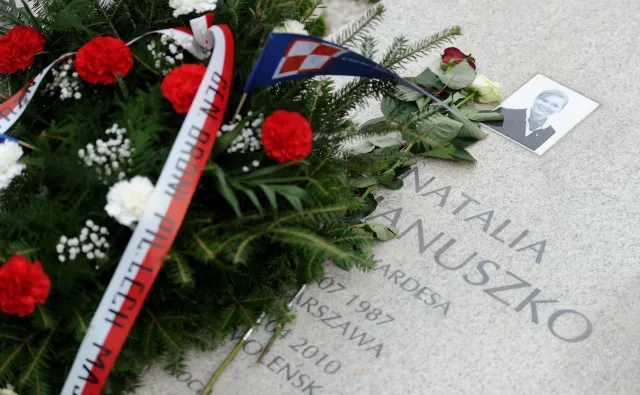 Szczątki sześciu osób w grobie stewardessy Natalii Januszko. "Część kończyny, fragmenty dłoni"