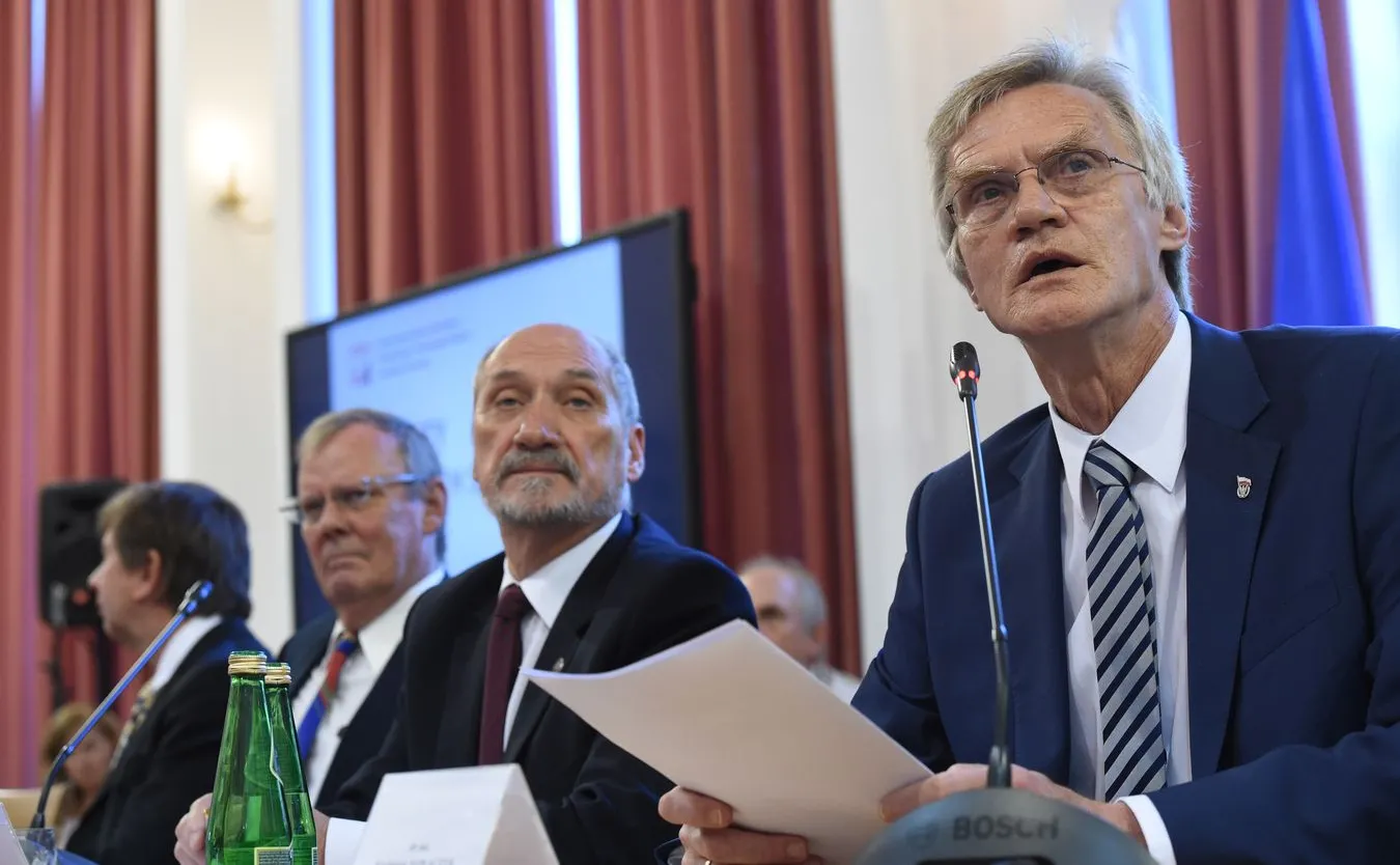 PO upomina się o prezentację wyników prac podkomisji ds. katastrofy smoleńskiej. "PiS ucieka przed pytaniami"