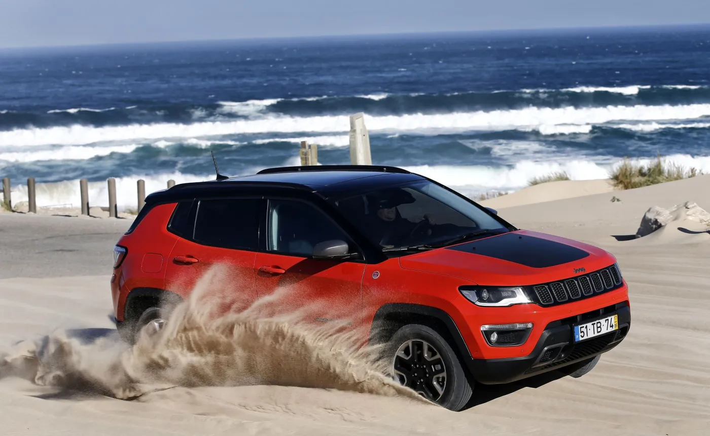 10269573-jeep-compass-trailhawk.jpg