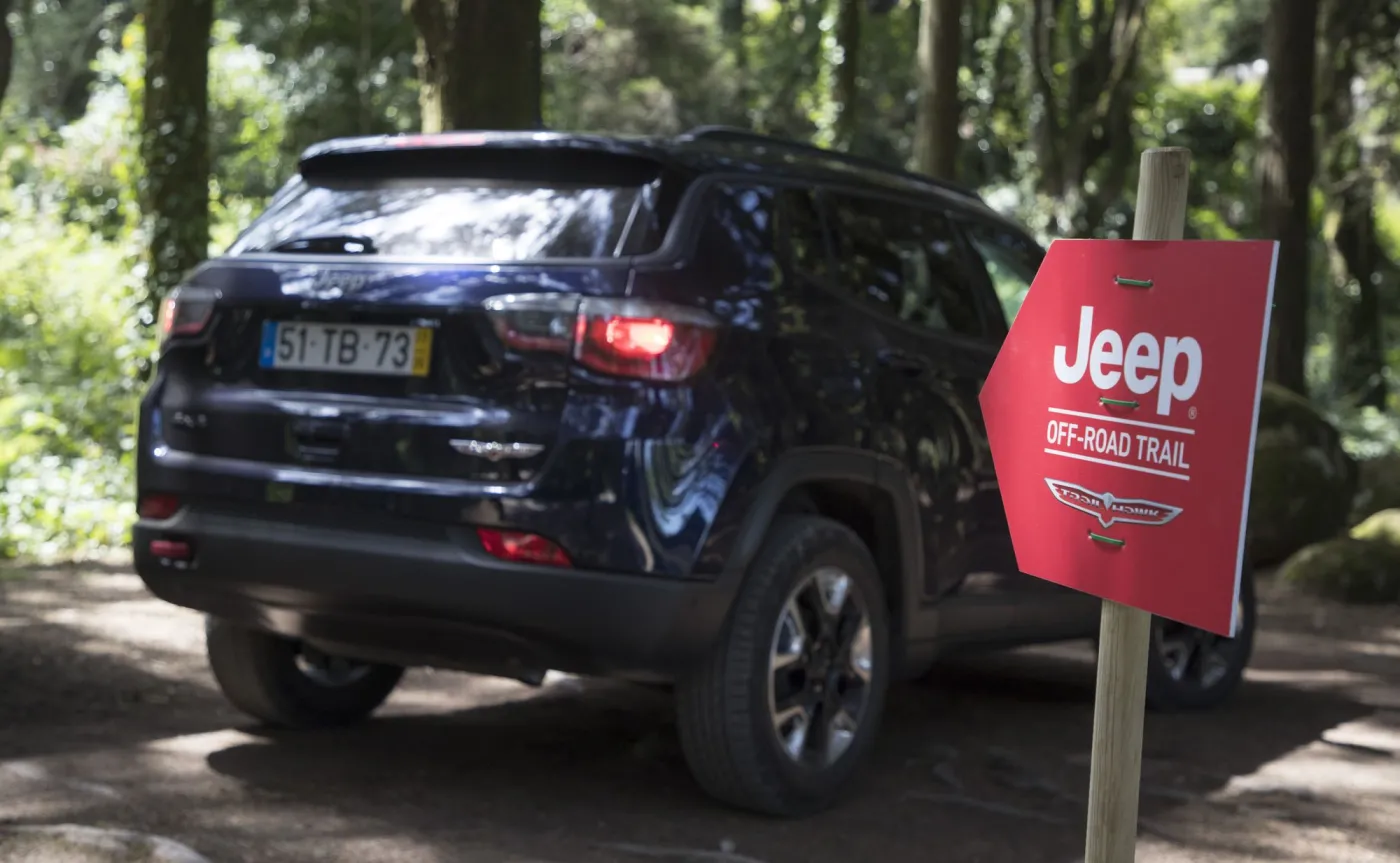 10298827-jeep-compass-trailhawk.jpg