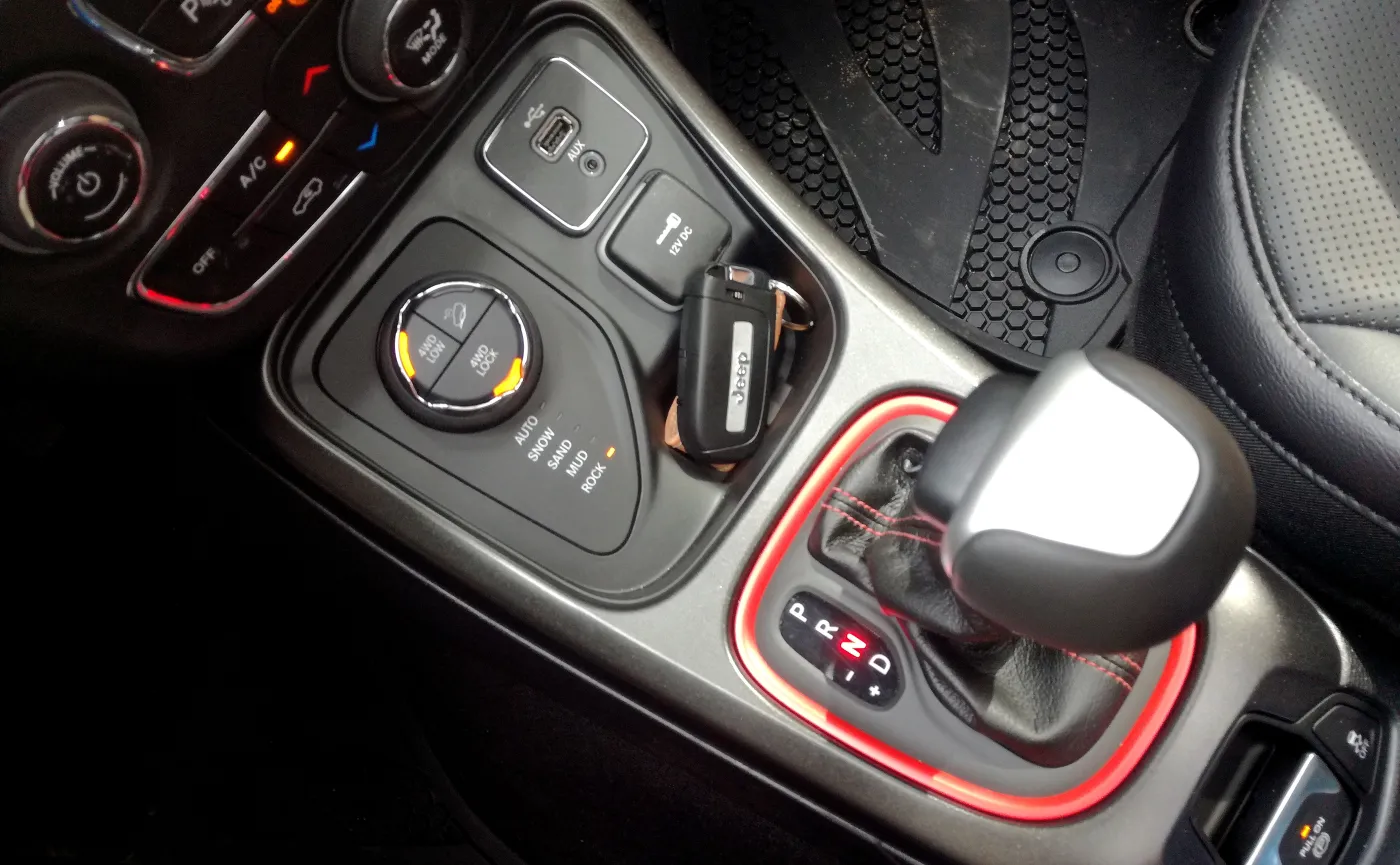 10298955-jeep-compass-trailhawk.jpg