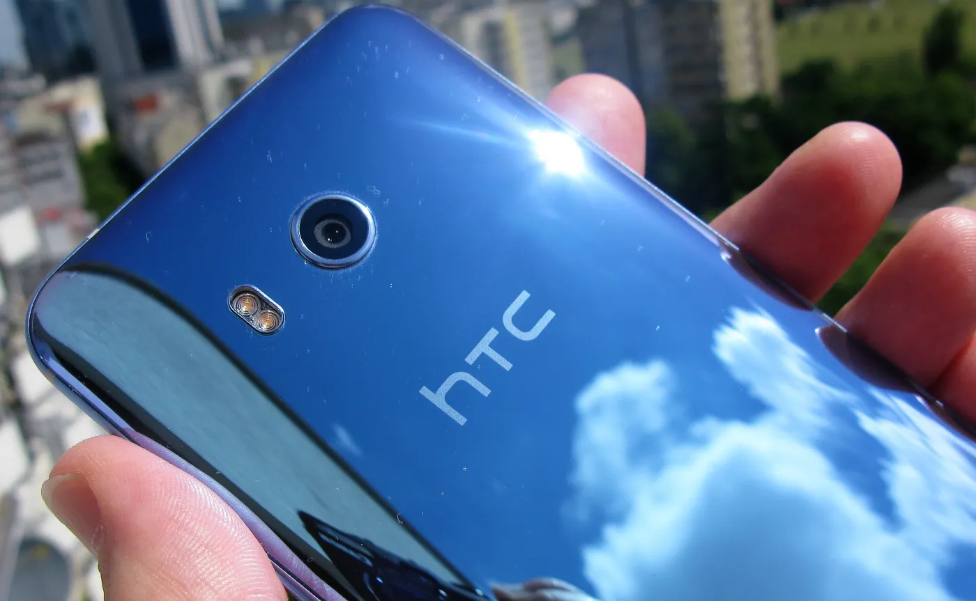 HTC U11 - widok plecków