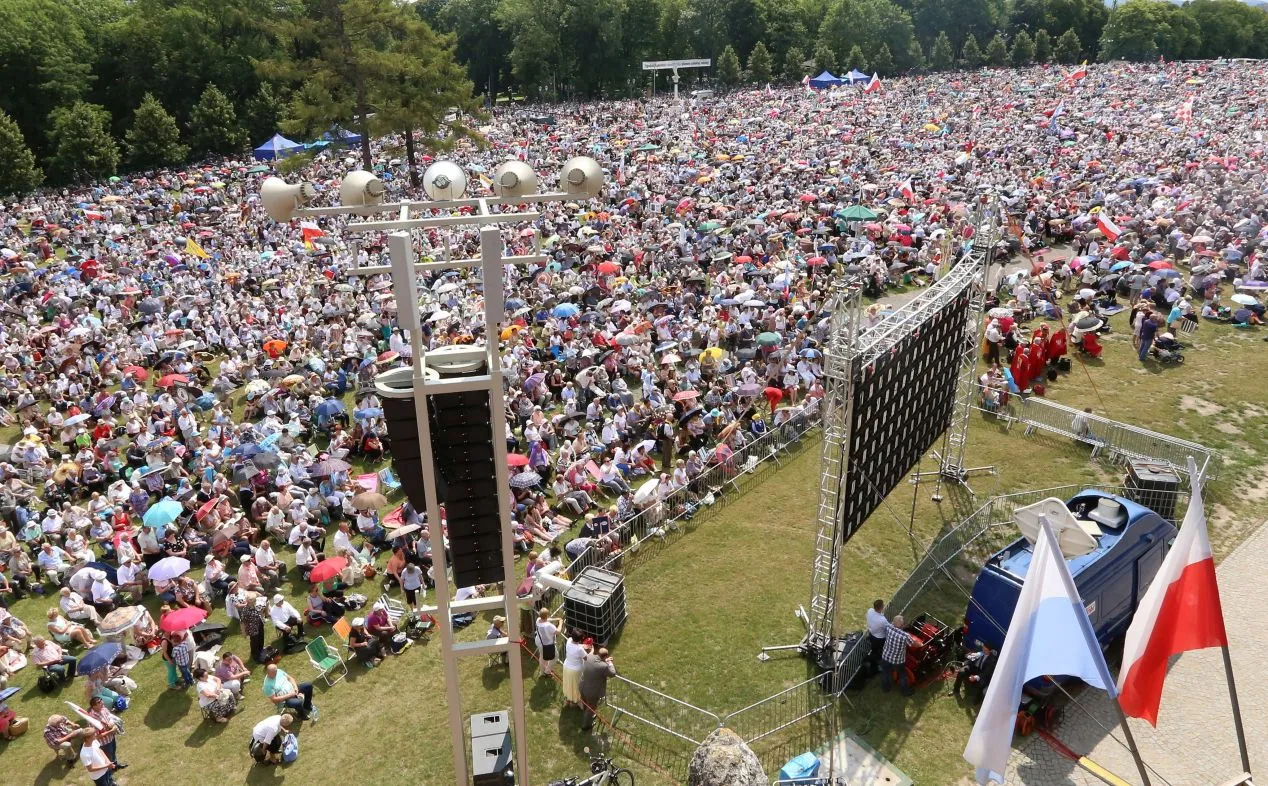 Pielgrzymka Rodziny Radia Maryja. Czołowi politycy PiS na Jasnej Górze. Ojciec Rydzyk: Nie łamcie się, jak będą was wyzywać