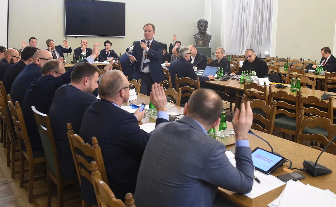 Komisja nadzwyczajna