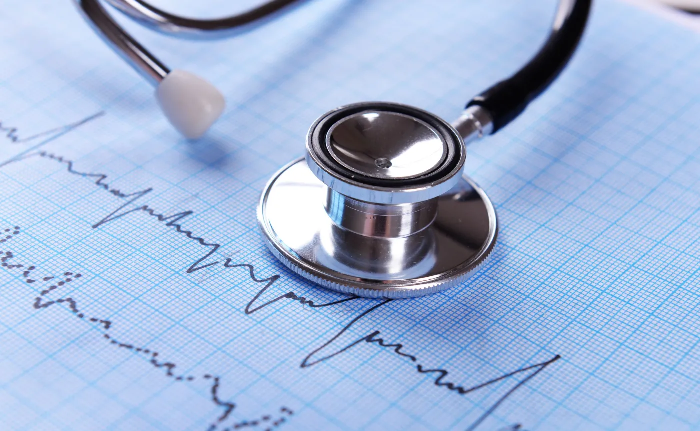 Stetoskop i kardiogram