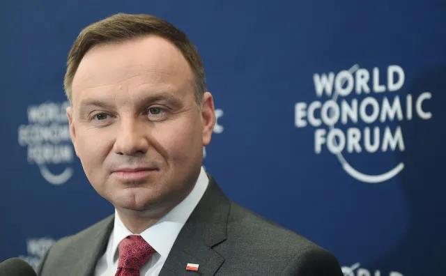 Prezydent w Davos: Stanowisko KE ws. reform polskiego sądownictwa jednostronne