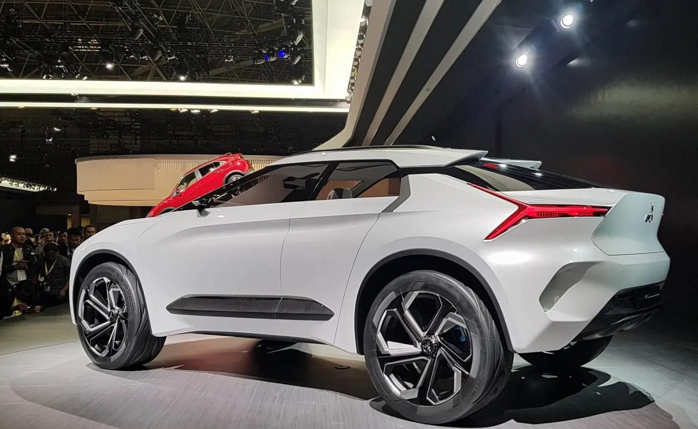 10528444-mitsubishi-e-evolution.jpg