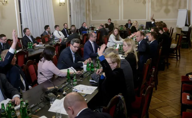 Komisja sprawiedliwości zakończyła prace nad prezydenckim projektem o SN. Przyjęła WSZYSTKIE POPRAWKI PIS
