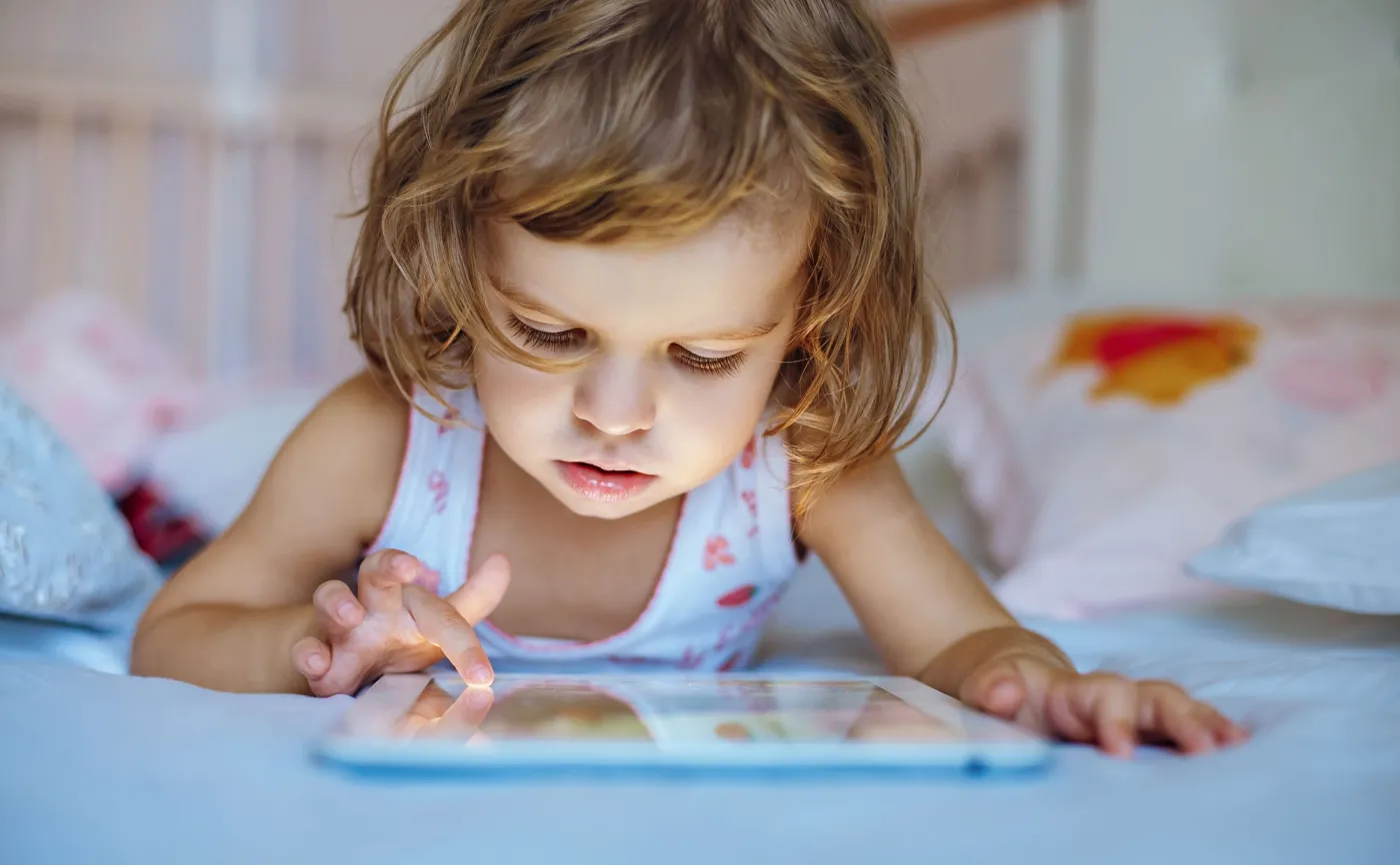 Dziecko używa tablet