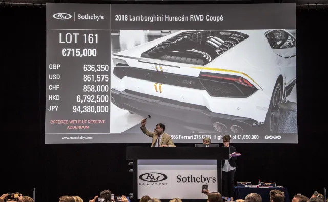 Papież Franciszek sprzedał Lamborghini. Cena? Ponad trzy razy większa niż za Maybacha