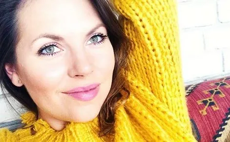 Ola Kwaśniewska pokazała urocze zdjęcie z czasów młodości swojej mamy. Fani zachwyceni: Pani Jolanta piękna jak zawsze