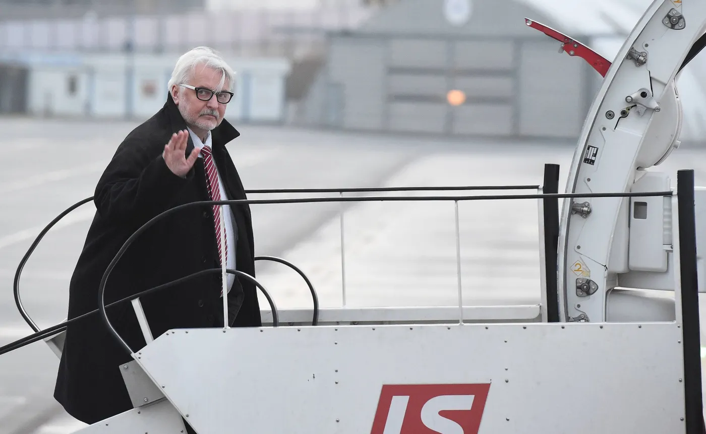 Ponad 16 tys. zł dla aniołka Kaczyńskiego. "PiS obdarował nagrodami nawet ludzi z gabinetów politycznych"