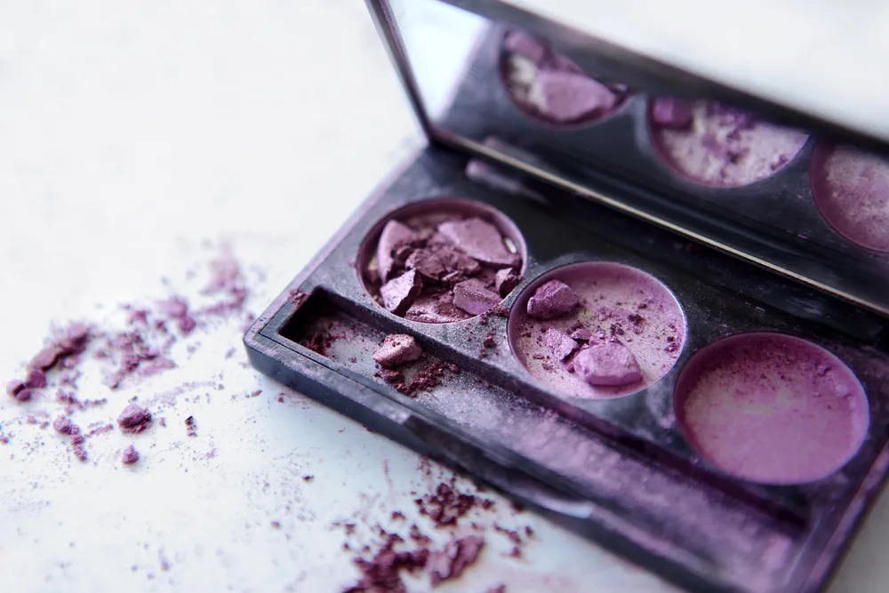 Daj im drugie życie: triki, dzięki którym uratujesz zniszczone kosmetyki