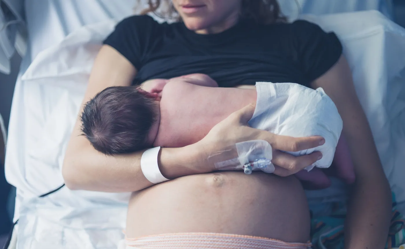 Kobieta z noworodkiem