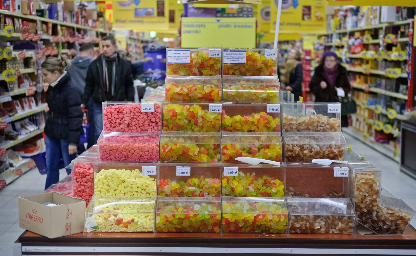 Ukradł żelki i krówki. Grozi mu 10 lat więzienia