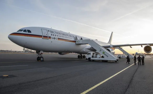 Samolot z Merkel musiał zawrócić z trasy do Argentyny. "Spiegel": Doszło do awarii znacznej części systemu elektronicznego