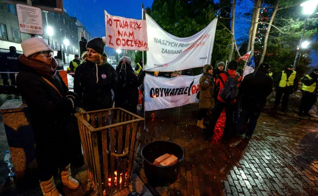 Radni KO chcą, by prezydent upamiętnił "opozycję uliczną" z ostatnich lat. PiS: To niepoważne