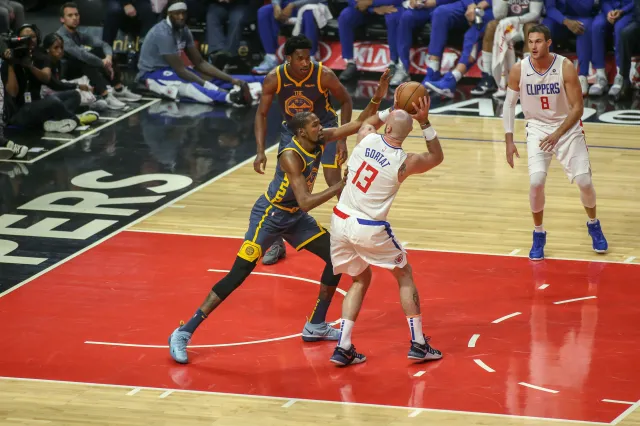 Liga NBA: 11 zbiórek Gortata, Clippers pokonali Nuggets