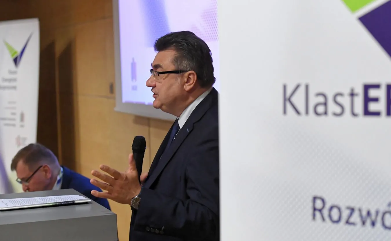 Wiceminister zapłaci alimenty. Córka wygrała z nim sprawę w sądzie