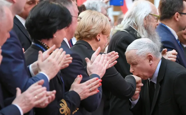 Kaczyński: Od dzisiaj nie będziemy mówili o "piątce PiS", a "piątce plus"