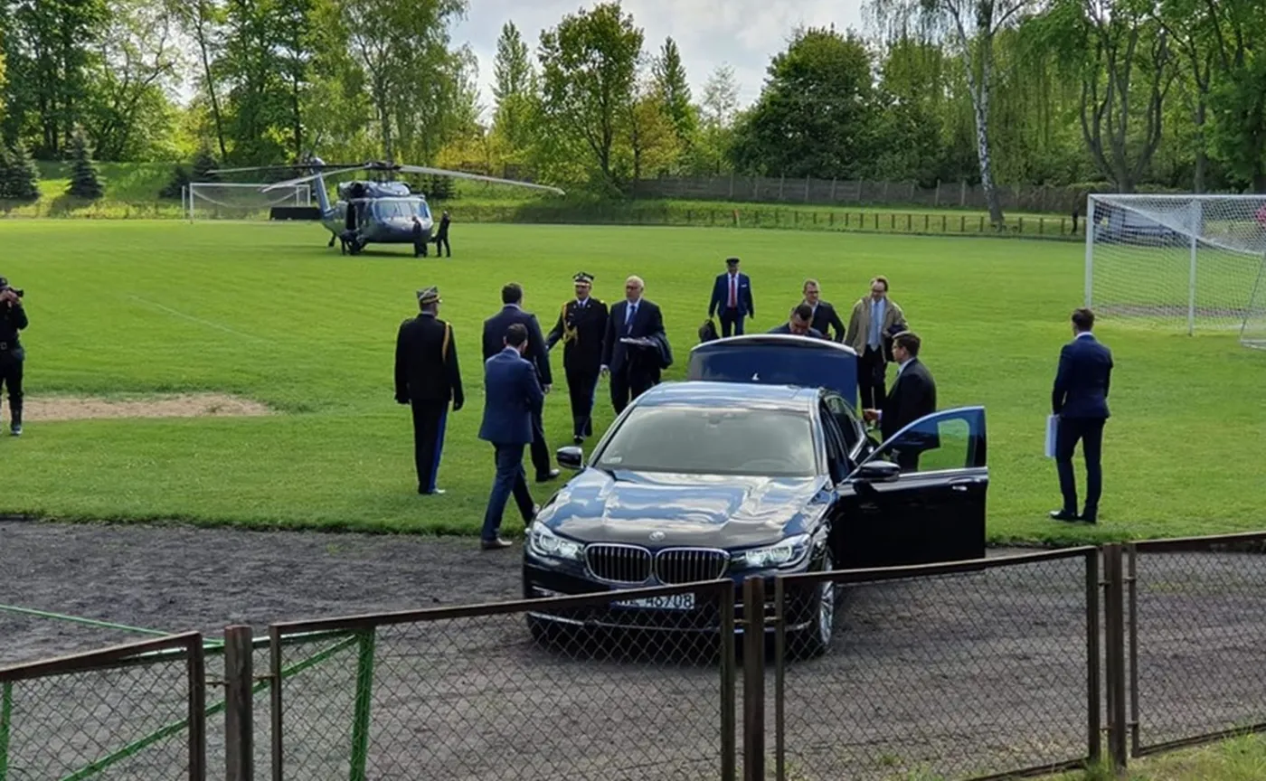 Brudziński przeprasza za przerwanie meczu dzieci lądowaniem Black Hawka. "Sprawa bulwersująca także dla mnie"