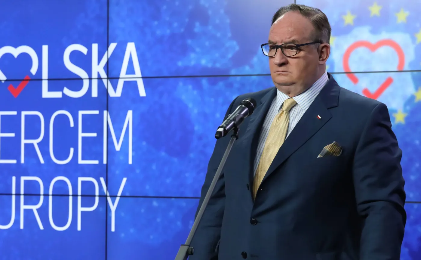 Saryusz-Wolski: Tusk "jątrzy" i wychodzi z roli szefa Rady Europejskiej