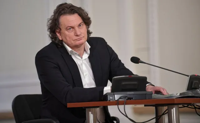 Nowaczyk przed komisją: Jakub R. miał w ratuszu załatwić sprawę Srebrnej 16