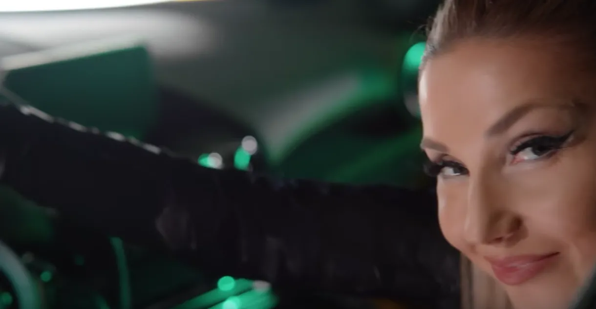 Cleo w teledysku "Wrrra"