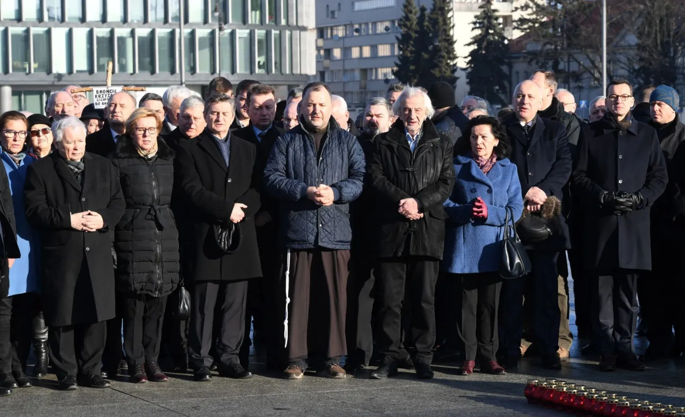 Połowa Polaków dobrze ocenia działania PiS po ponad trzech latach władzy. SONDAŻ