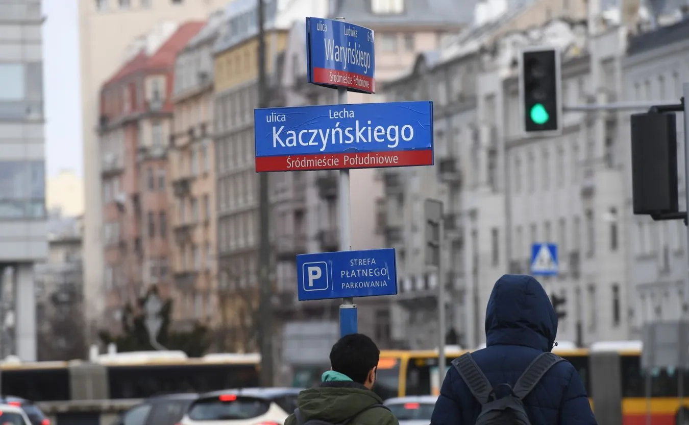 Zaklejona nazwa ulicy 