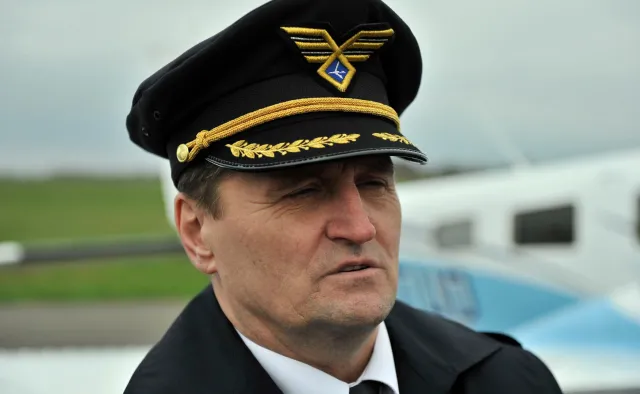 Kapitan Tadeusz Wrona zwolniony z LOT. "Sprawą zajmie się teraz sąd"